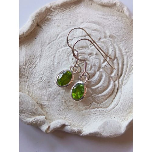 Olivin extra, ezüst fülbevaló