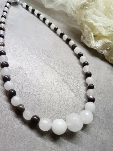 Black & white nyakék 