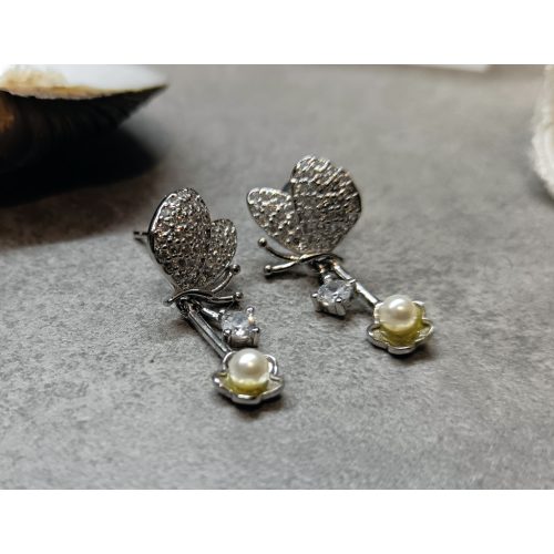 Ezüst pillangó virág gyönggyel