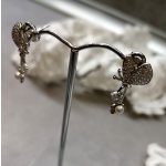 Ezüst pillangó virág gyönggyel